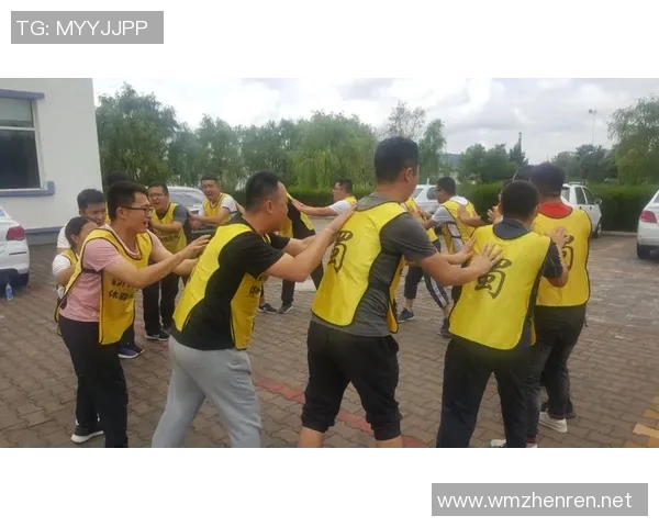 探寻杭州篮球队的极速风采与战术魅力揭秘篮球巨献的背后故事 探寻杭州篮球队的极速风采与战术魅力揭秘篮球巨献的背后故事